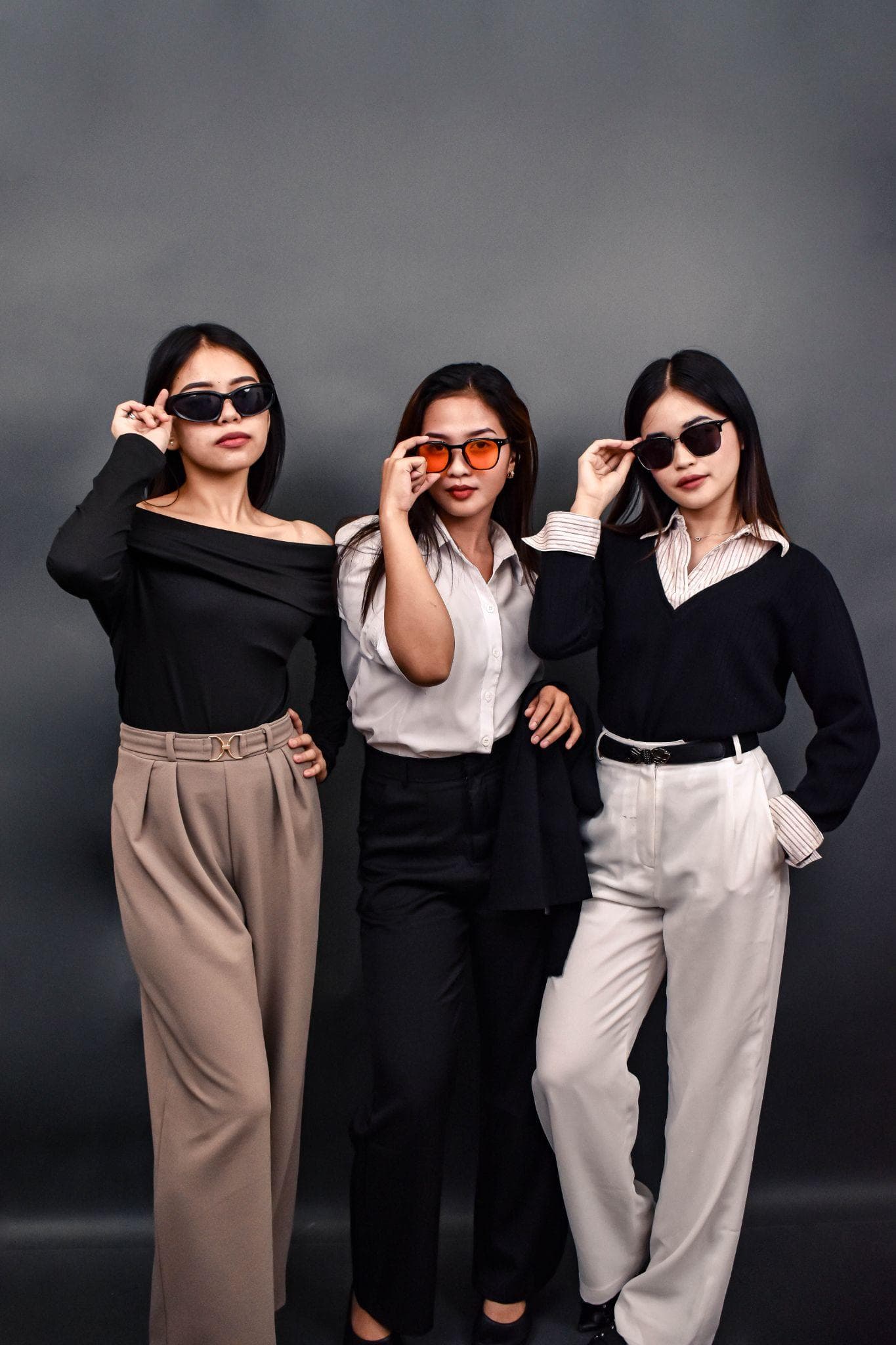 On The Way marketing talents wearing sunglasses